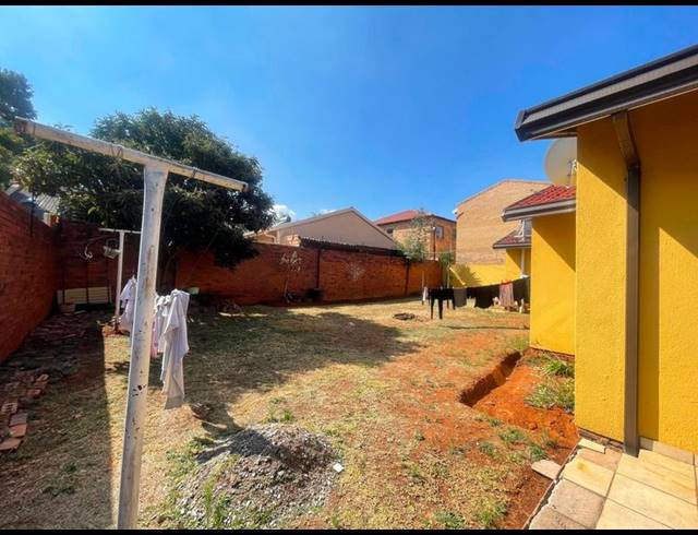 4 BEDROOM HOUSE FOR SALE IN LENASIA SOUTH